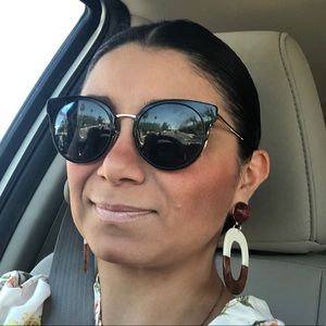 Meet your Posher, Cynthia